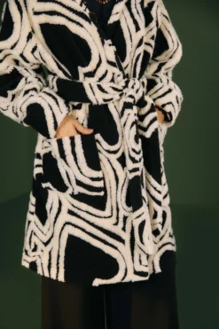 Farm Rio Black And White Wild Hearts Fleece Coat -Outer Aura 302234 03 scaled