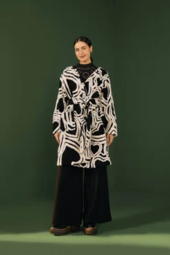Farm Rio Black And White Wild Hearts Fleece Coat -Outer Aura 302234 04 scaled