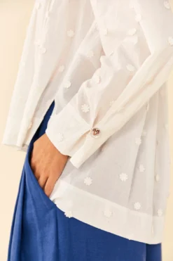 Farm Rio Off-White 3D Flowers Blouse -Outer Aura 306074 03